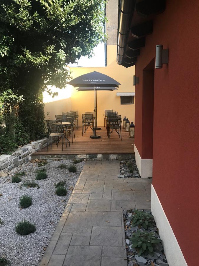 Wingbay B&B Portorož Eksteriør billede